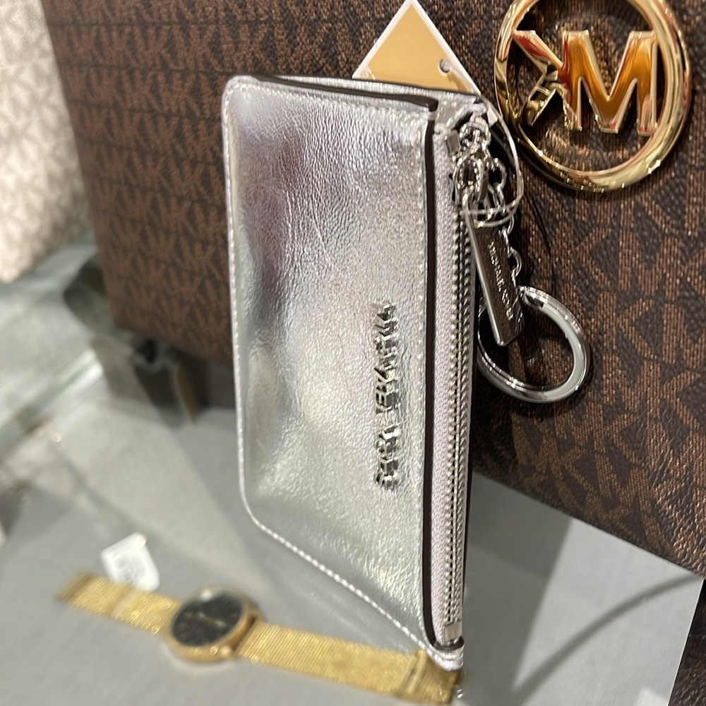MICHAEL KORS
Jet Set Travel Small Top Zip Coin Pouch With ID
Silver 
NWT - Picture 15 of 16